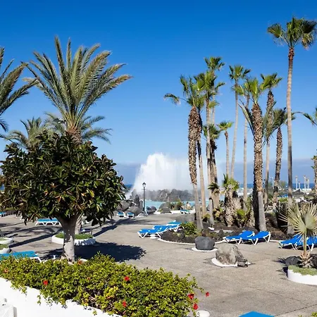 Home2book Terrace & Views *